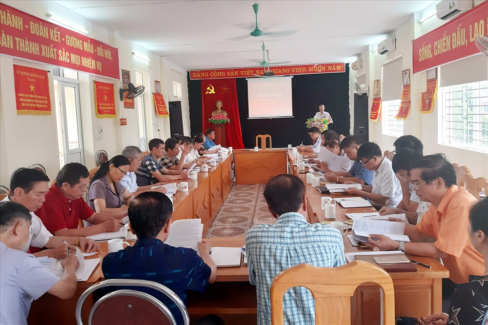 Các đồng chí báo cáo viên, truyên truyền viên, thư ký tham gia hội nghị triển khai phổ biến pháp luật trong CNVCLĐ.