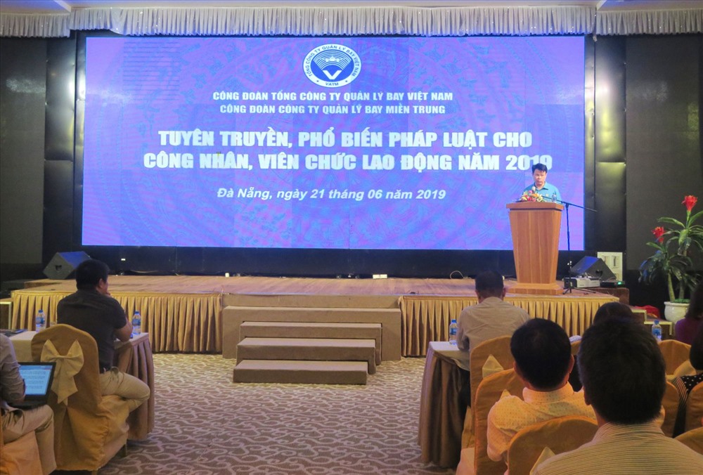 Đồng chí  Đỗ Nga Việt - Ủy viên Ban cán sự Đảng bộ GTVT, Chủ tịch Công đoàn Giao thông vận tải Việt Nam phát biểu tại hội nghị. Ảnh: T.T