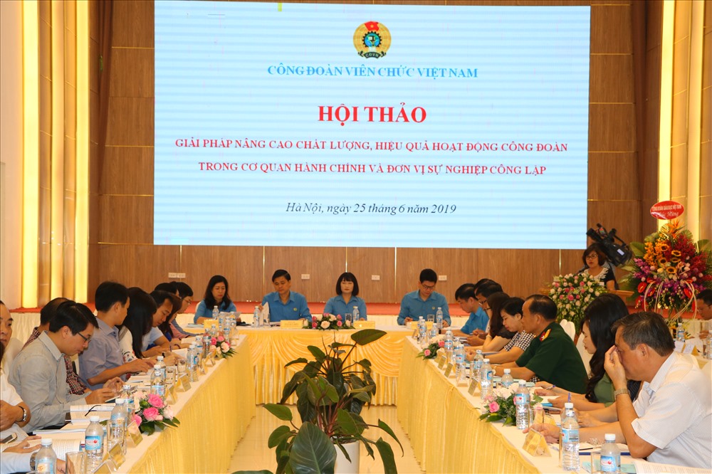 Quang cảnh Hội thảo Giải pháp nâng cao chất lượng, hiệu quả hoạt động công đoàn trong các cơ quan hành chính và đơn vị sự nghiệp công lập. Ảnh: N.Thiện