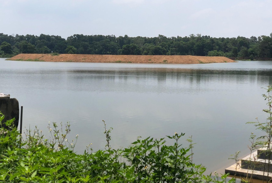 Hòn đảo mới được san gạt mặt bằng mà PV Lao Đông ghi nhận vào thời điểm giữa tháng 6.2019. Ảnh: TC - CN