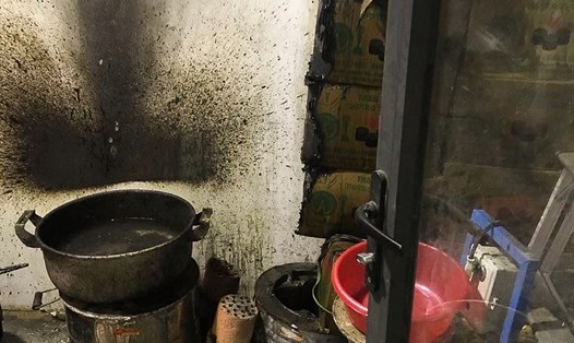 Hiện trường vụ cháy tại logia căn hộ nơi đặt bếp than tổ ong hồi đầu tháng 5 tại chung cư An Bình City (Bắc Từ Liêm, Hà Nội). Ảnh: NVCC