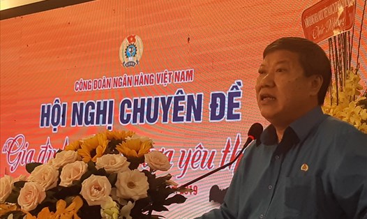 Đồng chí Nguyễn Văn Tân phát biểu tại hội nghị. Ảnh Nam Dương