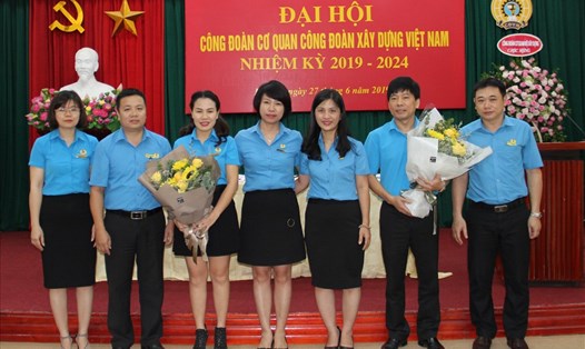Ban Chấp hành Công đoàn Cơ quan Công đoàn Xây dựng Việt Nam nhiệm kỳ 2019-2024 ra mắt Đại hội.