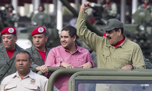 Con trai Tổng thống Venezuela (áo hồng). Ảnh: AP.