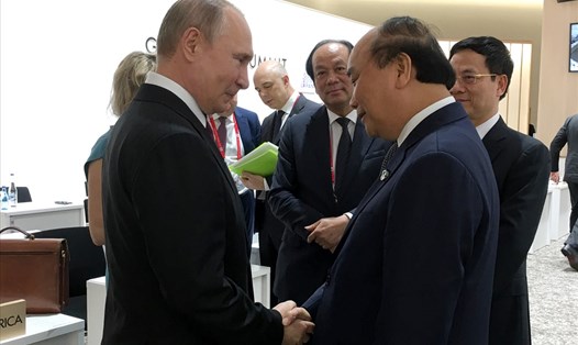 Thủ tướng Nguyễn Xuân Phúc và Tổng thống Nga Putin. Ảnh: VGP