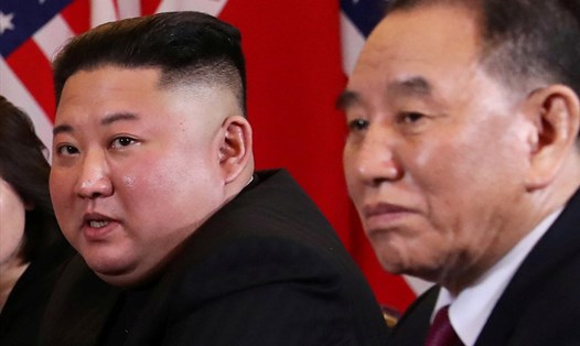 Ông Kim Yong-chol và nhà lãnh đạo Kim Jong-un tại hội nghị thượng đỉnh Mỹ-Triều lần 2. Ảnh: Reuters
