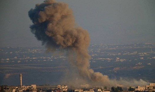 Israel tấn công sân bay quân sự Syria ở Homs. Ảnh: AP.