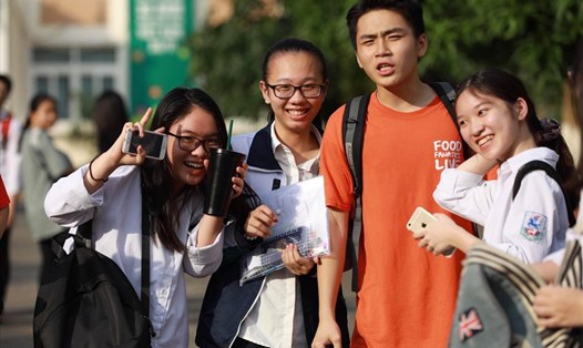 Nụ cười của thí sinh Hà Nội sau khi hoàn thành ngày thi đầu tiên trong kỳ thi vào lớp 10. Ảnh: Hải Nguyễn