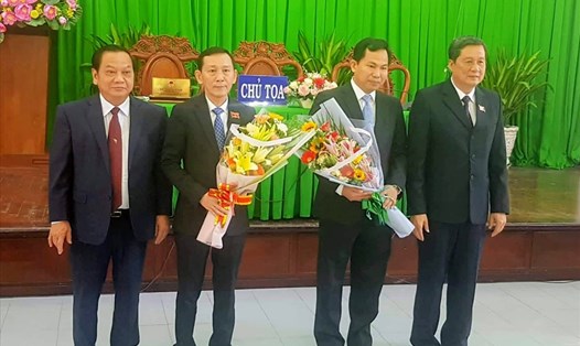 Ông Lê Quang Mạnh (thứ hai từ phải sang) được bầu làm Chủ tịch UBND TP. Cần Thơ.