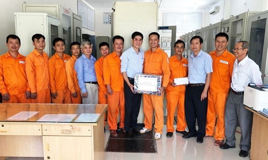 Điện lực Đắk Nông thăm hỏi công nhân trạm 110 Cư Jut nhân dịp Tháng công nhân 2019.