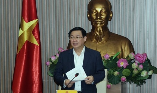 Phó Thủ tướng Vương Đình Huệ phát biểu tại cuộc họp chiều 3.6. Ảnh: T.Chung.