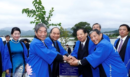 Thủ tướng Nguyễn Xuân Phúc dự lễ hội hoa sen Nhật – Việt. Ảnh: TTXVN.