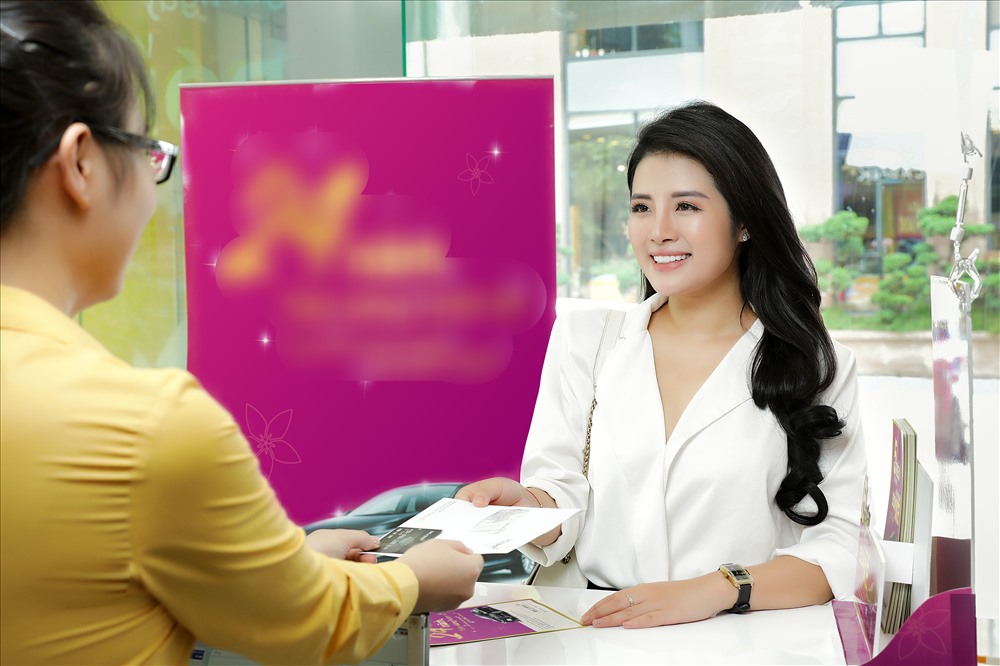 So sánh lãi suất tiết kiệm kì hạn 6 tháng có sự chênh lệch rõ rệt giữa các ngân hàng. Ảnh BAC A BANK