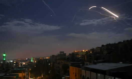 Phòng không Syria chặn đứng tên lửa của Israel trong một cuộc không kích hồi tháng 1.2019. Ảnh: AFP