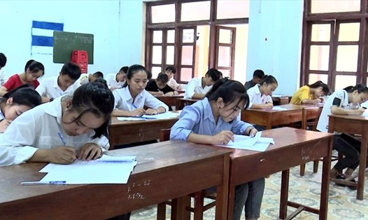 Các thí sinh tham dự kỳ thi vào lớp 10 tại Quảng Bình. Ảnh: Lê Phi Long