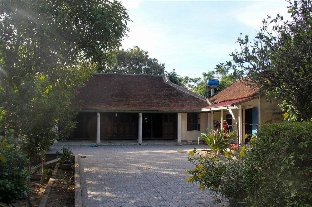 Làng Hội Kỳ một bên dòng sông Ô Lâu nổi tiếng với những ngôi nhà rường cổ với nét kiến trúc độc đáo.