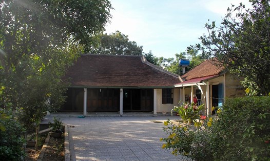 Làng Hội Kỳ một bên dòng sông Ô Lâu nổi tiếng với những ngôi nhà rường cổ với nét kiến trúc độc đáo.