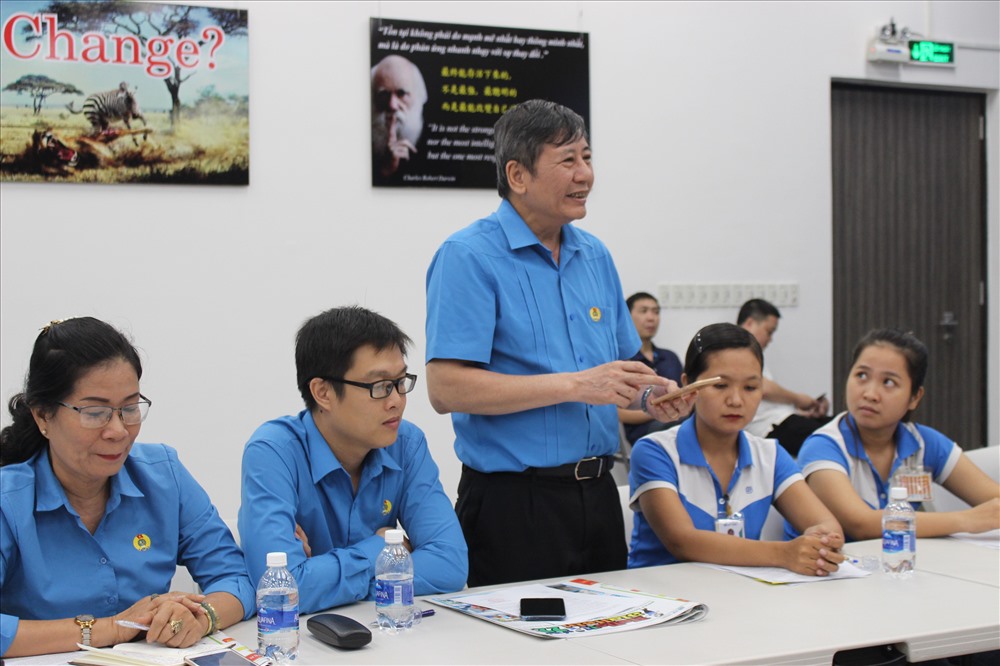 Phó Chủ tịch Tổng LĐLĐVN Trần Thanh Hải giám sát hoạt động CĐCS CTy TNHH Giày JiaHsin. Ảnh Kỳ Quan