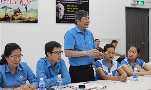Phó Chủ tịch Tổng LĐLĐVN Trần Thanh Hải giám sát hoạt động CĐCS CTy TNHH Giày JiaHsin. Ảnh Kỳ Quan
