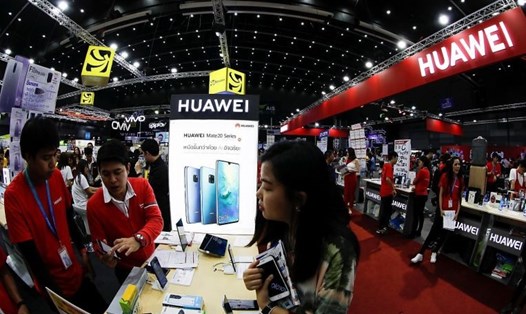 Một gian hàng triển lãm của Huawei ở Bangkok, Thái Lan hồi tháng trước. Ảnh: Reuters.
