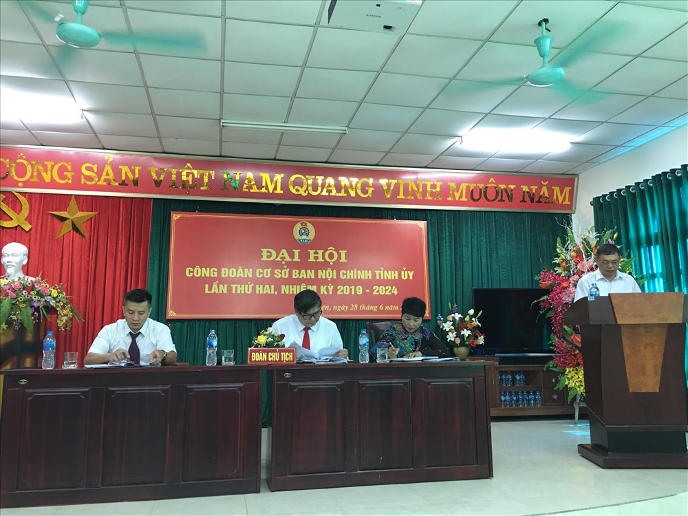 Đồng chí Phạm Bá Lung - Ủy viên Ban Thường vụ Tỉnh ủy, Bí thư Chi bộ, Trưởng Ban Nội chính Tỉnh ủy phát biểu chỉ đạo Đại hội. Ảnh: B.N