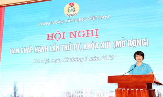 Đồng chí Nguyễn Thị Thủy Lệ, Chủ tịch Công đoàn Xây dựng Việt Nam phát biểu khai mạc Hội nghị.