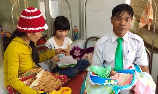 Em bé thứ 100 trào đời trên taxi Mai Linh vào ngày 21.12.2018 tại Đắk Lắk, do lái xe Kpa Điêm, người Ê Đê đỡ đẻ.  Ảnh: M.L