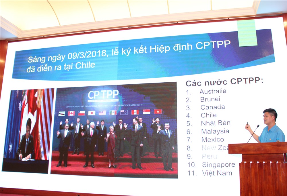 Đồng chí Ngọ Duy Hiểu, Phó Chủ tịch Tổng Liên đoàn Lao động Việt Nam trực tiếp truyền đạt các nội dung tập huấn.