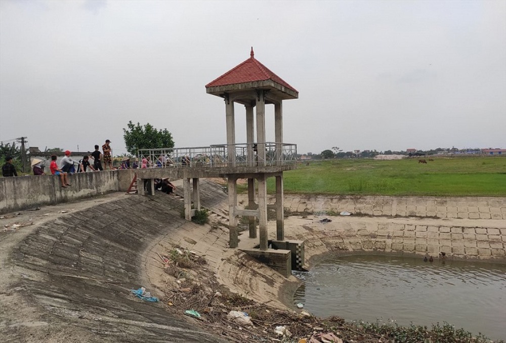 Khu vực cống Cừ - nơi ba đứa trẻ bị đuối nước. Ảnh: NVCC