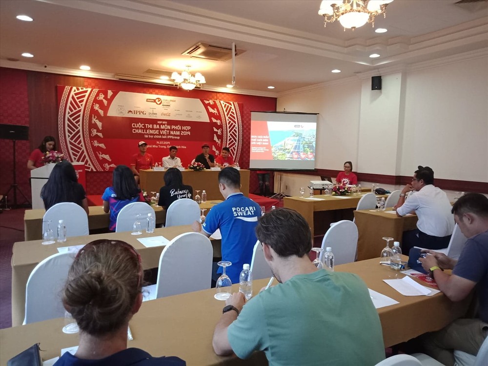 Ban tổ chức họp báo thông tin về cuộc thi 3 môn phối hợp IPPGroup Challenge Vietnam. Ảnh: PV