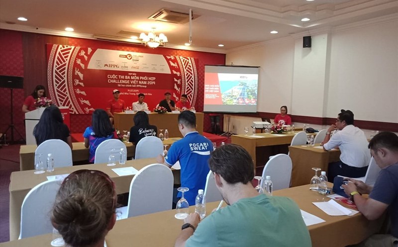 Ban tổ chức họp báo thông tin về cuộc thi 3 môn phối hợp IPPGroup Challenge Vietnam. Ảnh: PV