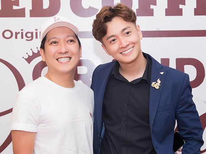 Ngô Kiến Huy (bên phải) là một trong những nghệ sĩ đa năng và được yêu mến nhất showbiz Việt hiện nay. Ảnh: FBNV.