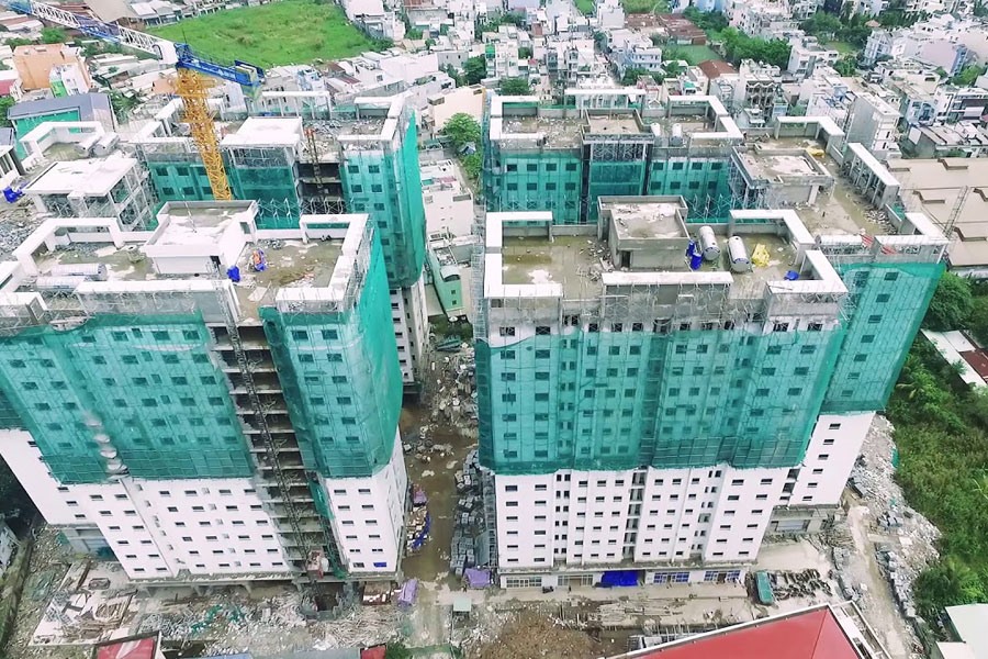 Việc doanh nghiệp bất động sản ồ ạt phát hành trái phiếu lãi suất khủng cần được giám sát tránh những rủi ro về thanh khoản cho nhà đầu tư. Ảnh: PV