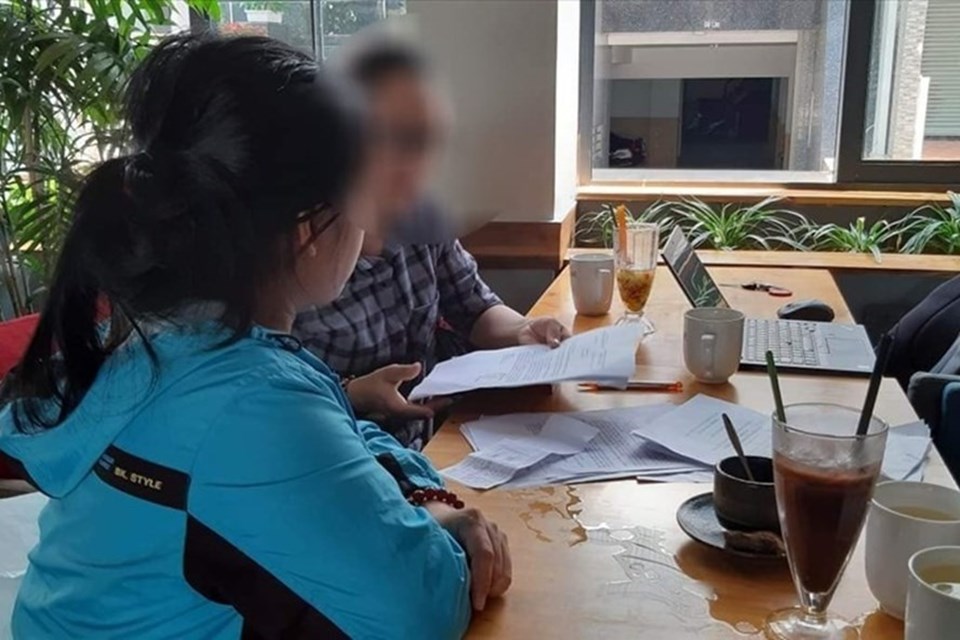 Chị Q. là người giúp việc đã tố cáo hành vi hiếp dâm của ông T. với cơ quan công an. Ảnh: LX Chị Q. là người giúp việc đã tố cáo hành vi hiếp dâm của ông T. với cơ quan công an. Ảnh: LX