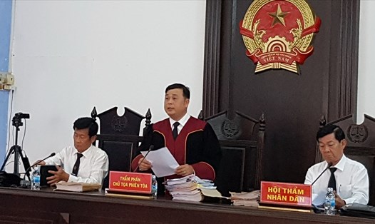Thẩm phán, Chủ tọa phiên tòa Nguyễn Quốc Định "lỗi hẹn" tuyên án 2 lần do có chứng cứ mới và bị bệnh. Ảnh: Nhật Hồ.