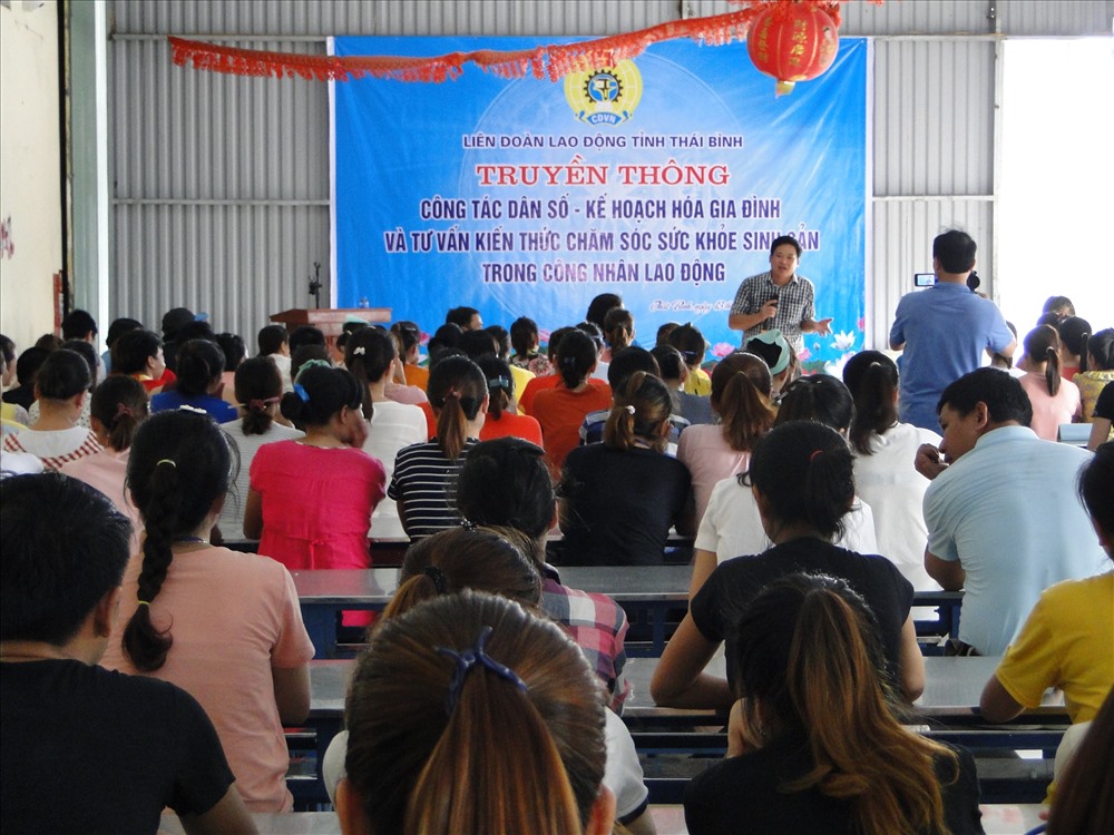 Bác sỹ, Thạc sĩ: Lương Đức Sơn truyền đạt nội dung của lớp truyền thông. Ảnh: B.Mạnh