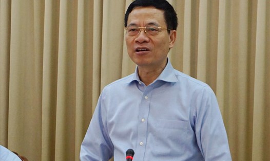 Bộ trưởng Bộ Thông tin và truyền thông Nguyễn Mạnh Hùng phát biểu tại hội nghị.  Ảnh: M.Q