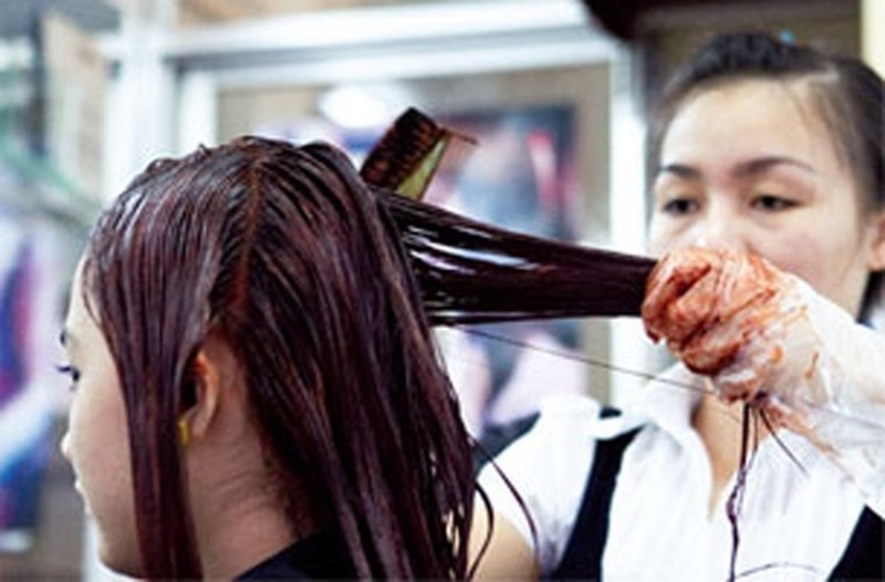 Tìm hiểu tác hại của thuốc nhuộm tóc đến tóc và da đầu