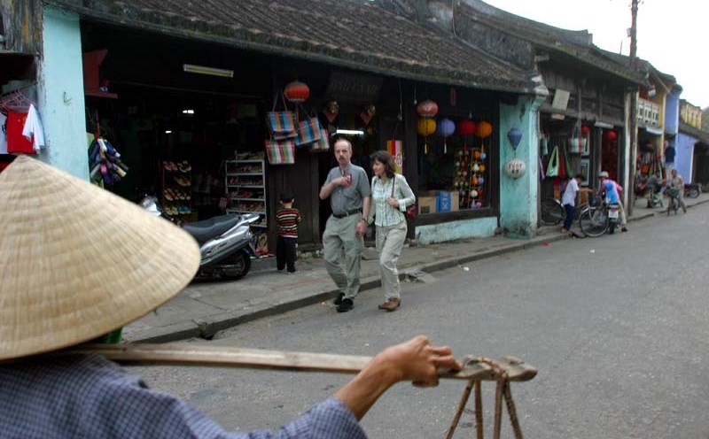 Chính cư dân Hội An đã giữ được hồn phách phố cổ. Ảnh LAP