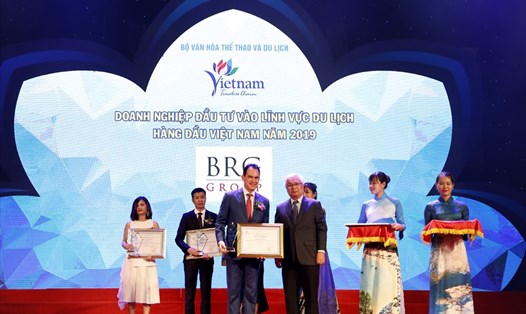 Ông Christopher Lajus nhận giải doanh nghiệp đầu tư vào lĩnh vực du lịch Hàng đầu Việt Nam 2019. Ảnh: P.V