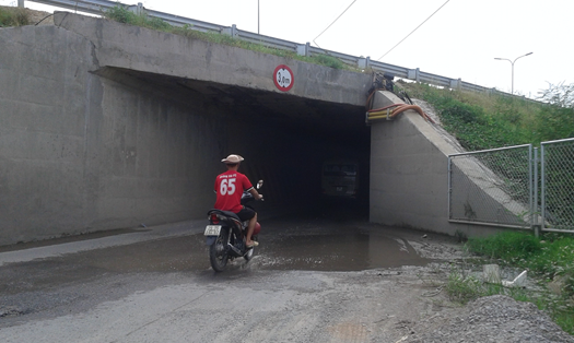 Hầm chui cao tốc Pháp Vân - Cầu Giẽ thường xuyên bị ngập nước khi có mưa. Ảnh: LĐ