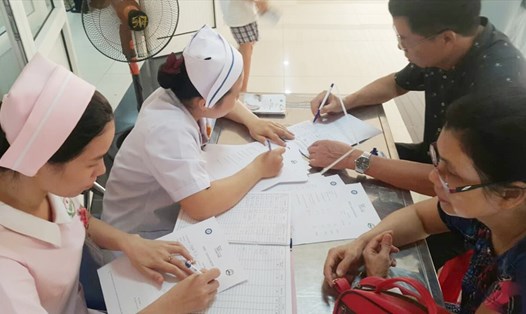 Người dân Đà Nẵng và các tỉnh lân cận được khám sàng lọc miễn phí bệnh lý tuyến giáp. Ảnh: TT