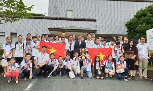 Đoàn học sinh Việt Nam xuất sắc đoạt thành tích cao Kỳ thi Toán quốc tế WMI. Ảnh: BTC