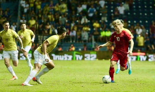 Việt Nam đối đầu với Thái Lan ở King's Cup 2019. Ảnh: Minh Tùng