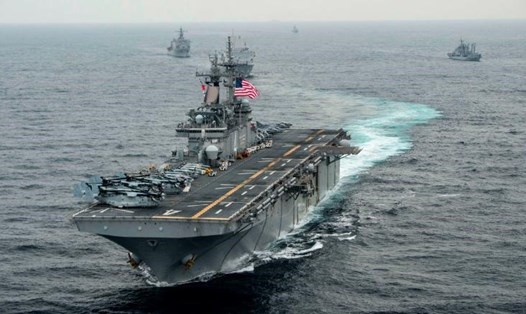 Tàu đổ bộ tấn công USS Boxer. Ảnh: CNN.