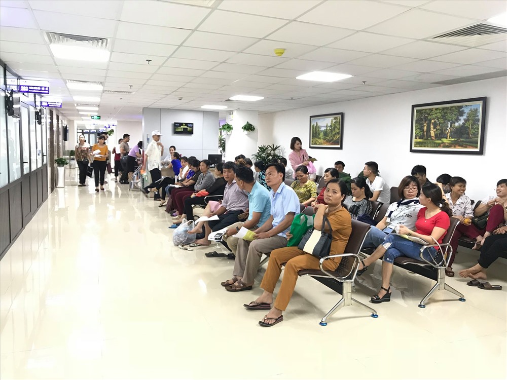 Bệnh nhân đến khám tại BV K. Ảnh: TB