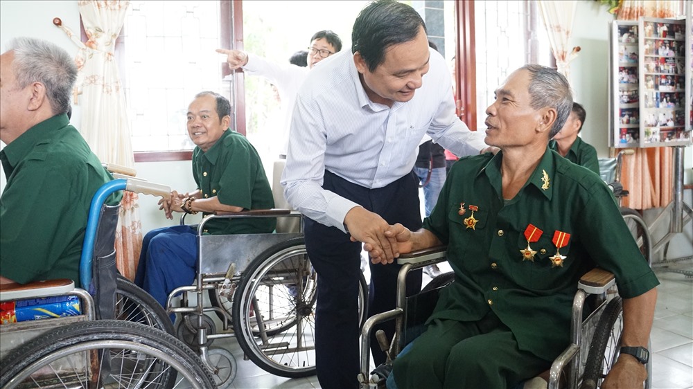 EVNSPC tổ chức thăm hỏi, tặng quà tại Trung tâm Điều dưỡng thương binh và người có công Long Đất, thị trấn Long Hải, huyện Long Điền, BR-VT