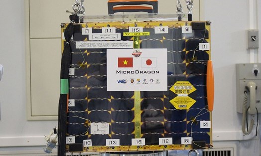 Vệ tinh MicroDragon trong quá trình lắp đặt vào tên lửa Epsilon số 4 tại JAXA. Ảnh: P.V