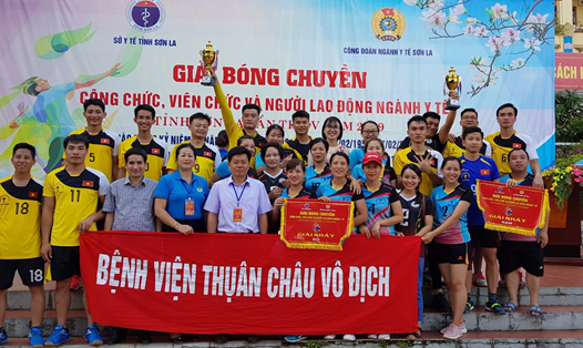 Đoàn vận động viên Bệnh viện Đa khoa huyện Thuận Châu đã đoạt chức vô địch giải bóng chuyền CNVCLĐ ngành Y tế Sơn La.