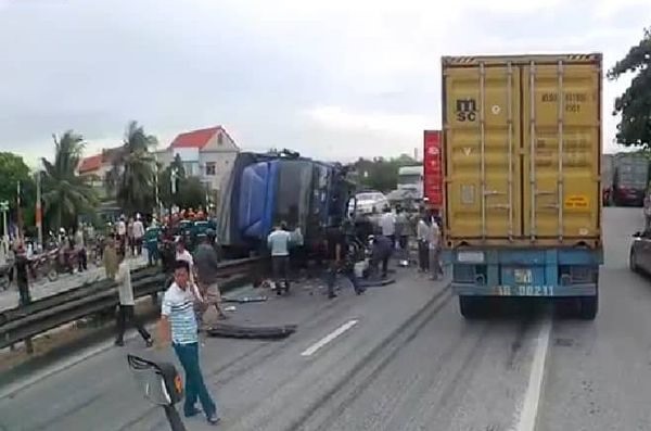 Hiện trường vụ tai nạn khiến 5 người tử vong. Ảnh: Đoàn Tân